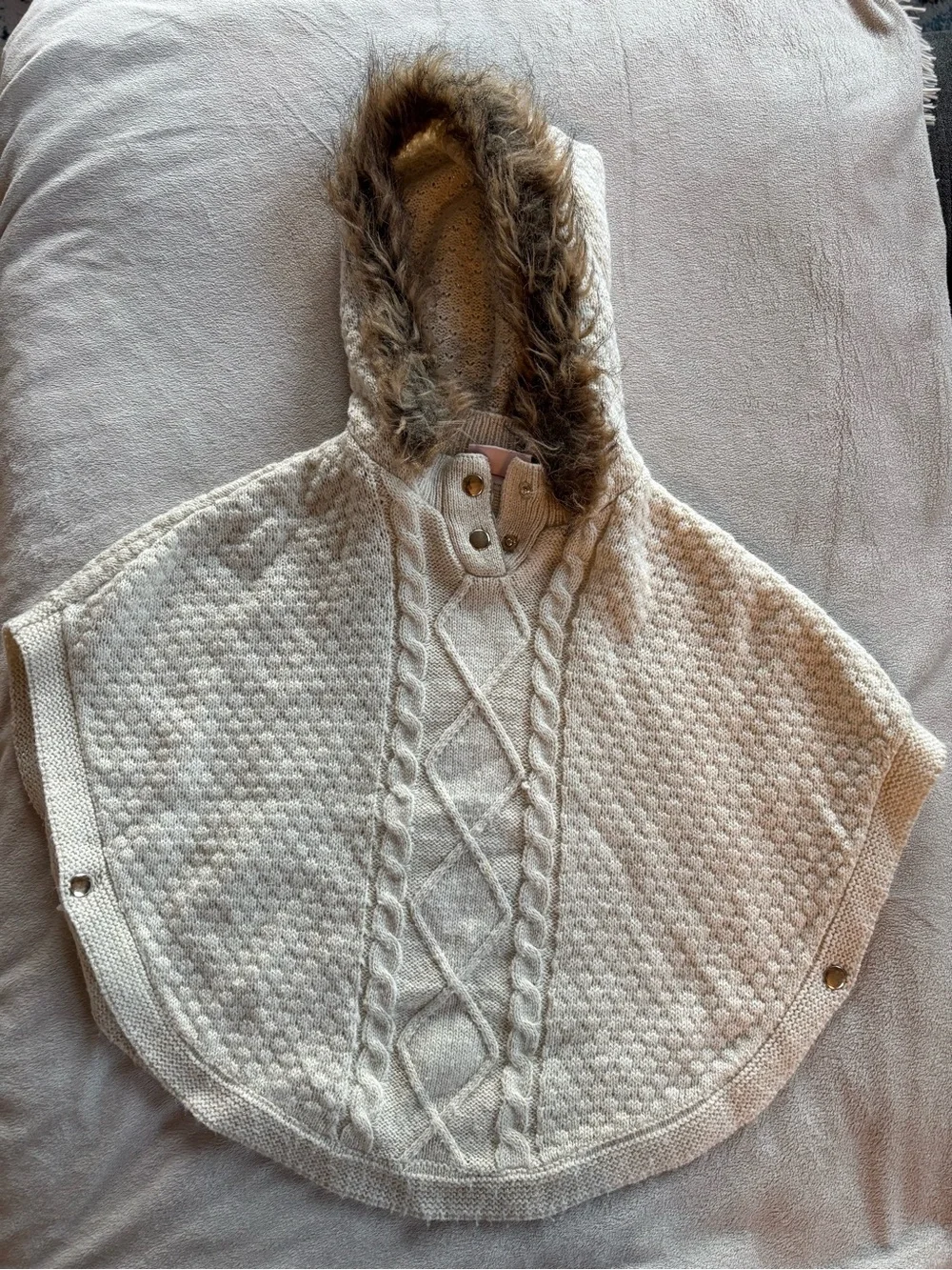 Cream Pullover Sweater Cape w/Brown Faux Fur Trim By Little Lass Size 18 Months
